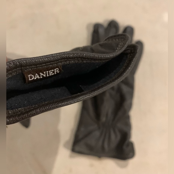 DANIER Women’s Italian Leather Gloves Dark Brown - Picture 4 of 4